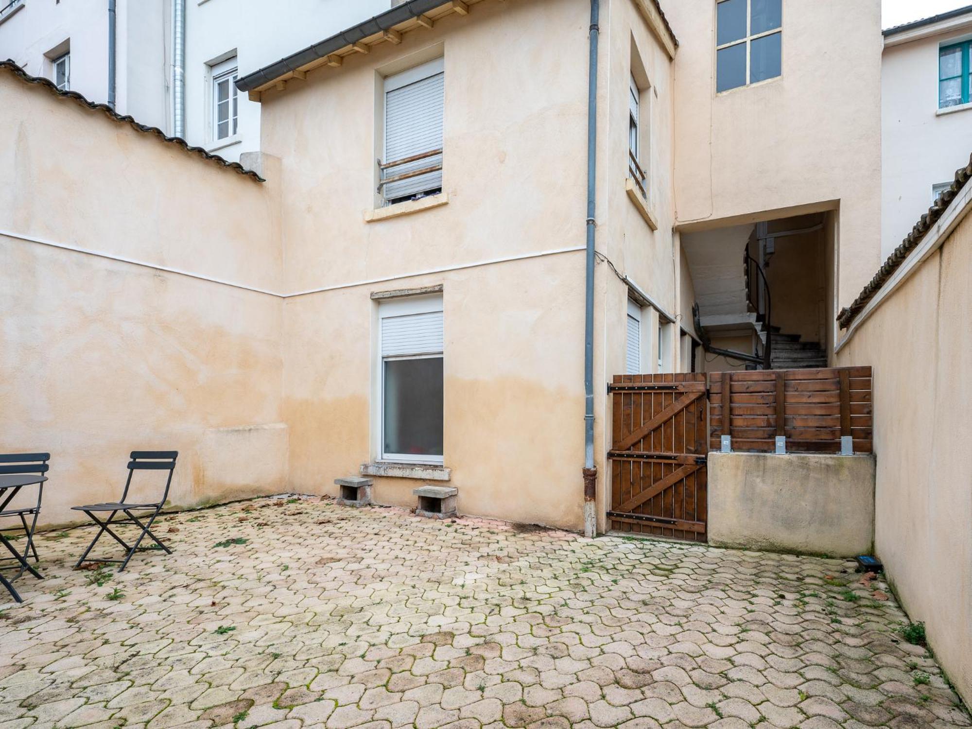 Secret Cache De Valmy Lägenhet Lyon Exteriör bild